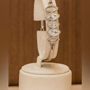 Vintage Y2K Womens Silver Toned Almond Shaped Open/Close Rhinestone Bracelet 90s